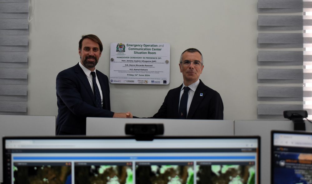Marco Rusconi di AICS e Luca Ferraris di Fondazione CIMA all’evento di inaugurazione Situation Room
