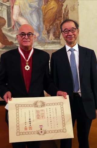 Il Maestro Zagnoni e l’Ambasciatore Oe - foto Michele Nucci