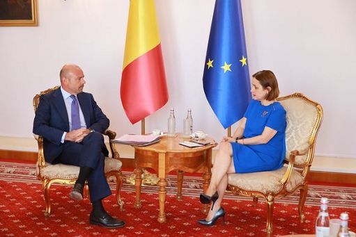 L'amb. Alfredo Durante Mangoni con il ministro degli Affari Esteri, Luminita Odobescu
