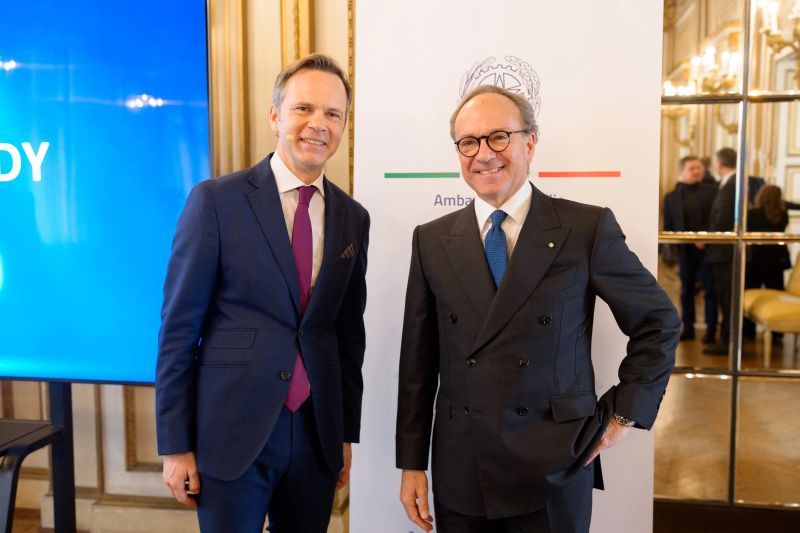 Amb. Pugliese ospita lancio nuova Fiat 500 Ibrida - foto: Ambasciata