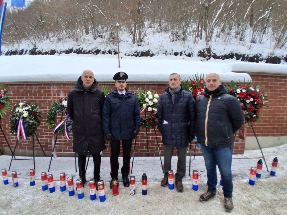 Amb. Trichilo commemora militari italiani vittime eccidio Podrute - foto: Ambasciata