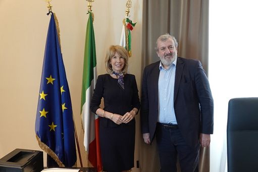 Il Governatore Michele Emiliano con Patricia O’Brien, ambasciatore d’Irlanda