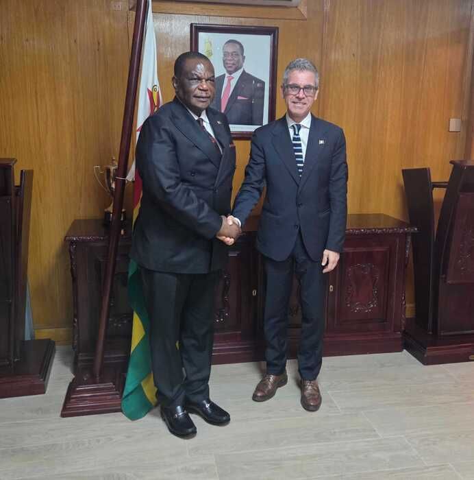 L'amb. Giuseppe Giacalone con vicepresidente della Repubblica Zimbabwe, Chiwenga