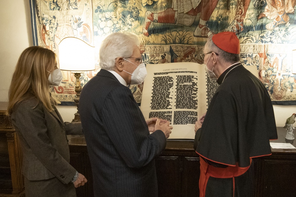 Il Presidente Mattarella e il Card. Parolin visitano mostra “Contemporanei a Palazzo Borromeo”