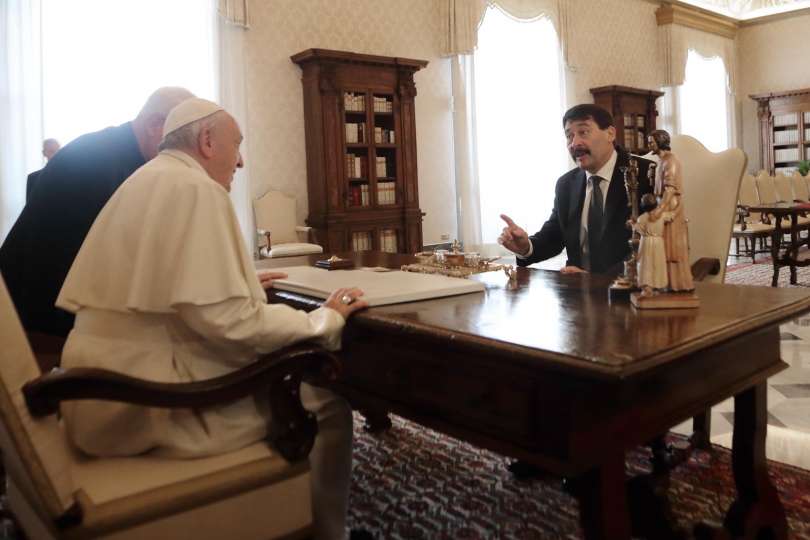 Il Papa e il Presidente di Ungheria Foto: EWTN - ACI Stampa / Evandro Inetti / Vatican Poo