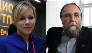 Darya Dugina con il padre Alexander, ideologo di Putin