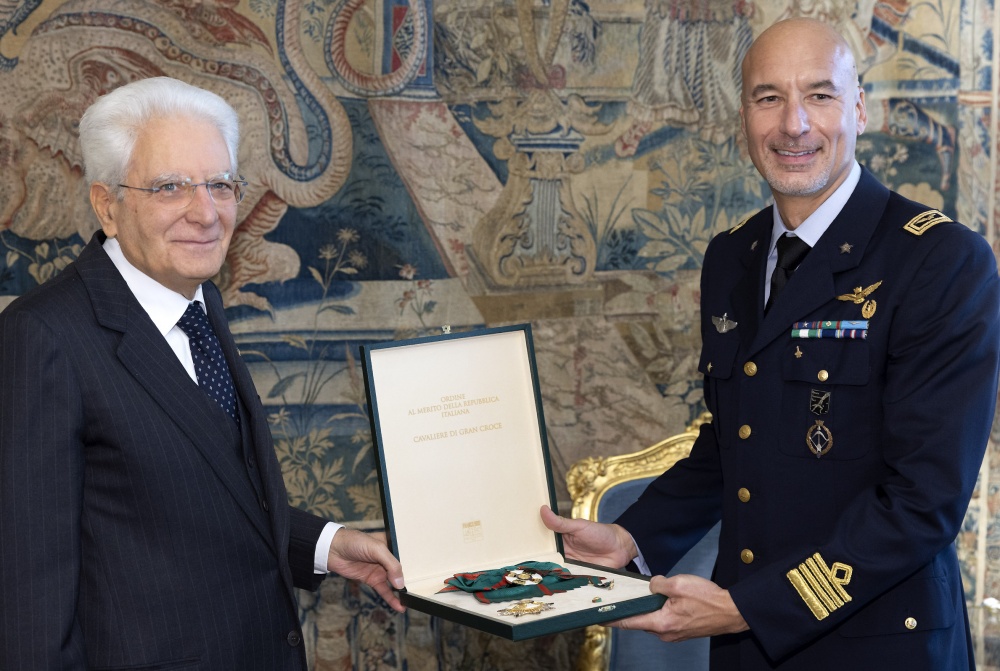 Presidente Mattarella con astronauta Parmitano per onorificenza di Cavaliere di Gran Croce OMRI