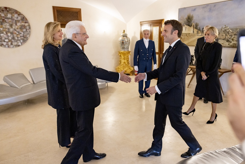 Il presidente Sergio Mattarella con Emmanuel Macron, presidente della Repubblica Francese