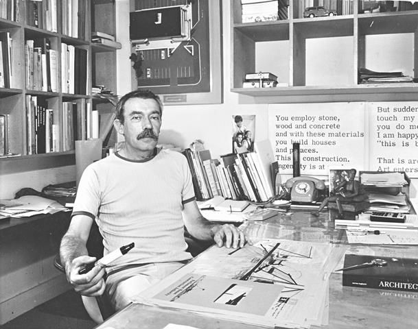 Enrico Taglietti - Foto: RICHARDS-Ted-Enrico-Taglietti-in-studio-1985-C- Taglietti-Family-Archive-Virginia-Rigney