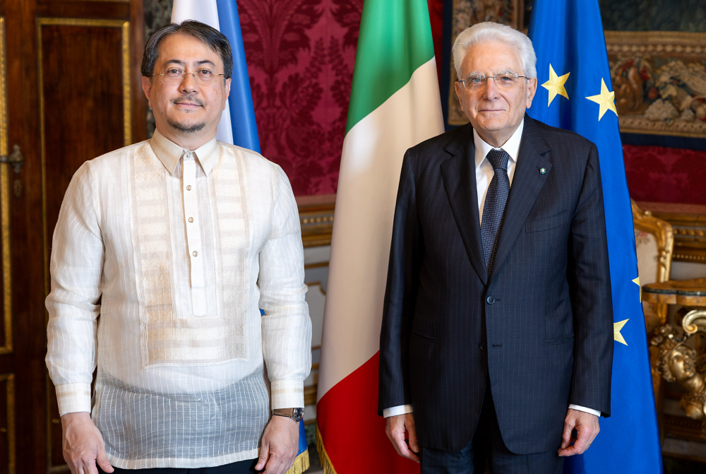 Sergio Mattarella con Nathaniel G. Imperial, nuovo ambasciatore della Repubblica delle Filippine