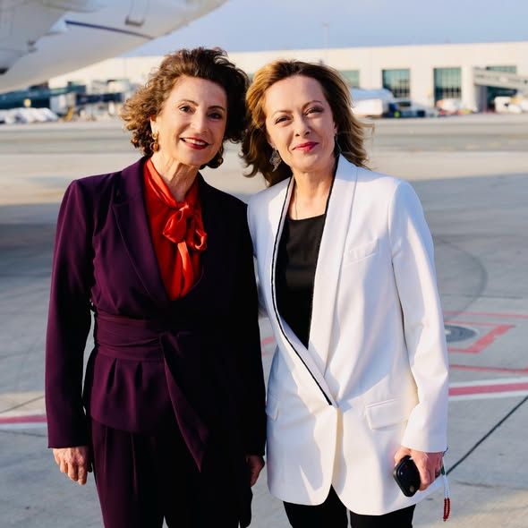 Presidente del Consiglio, Giorgia Meloni, e amb. Antonella Cavallari - foto: Ambasciata