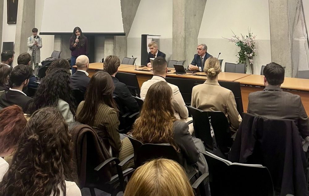 Ambasciatori italiani con delegazione studenti dell'Associazione Rondine Cittadella della Pace - foto: Ambasciata