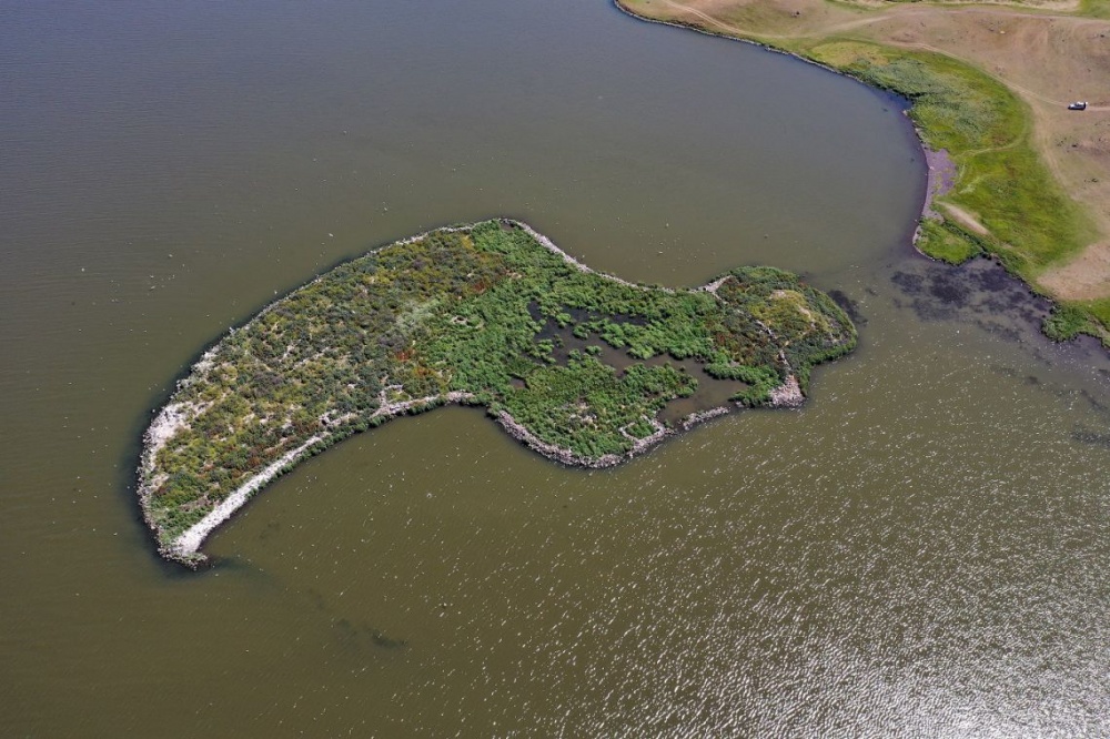 Una fortificazione semi-sommersa nel lago Paravani