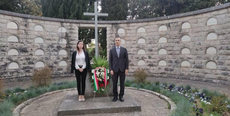 Amb. Paolo Trichilo e Adriana Grubelić e al cimitero di Zara-Foto X/Italy in Croatia