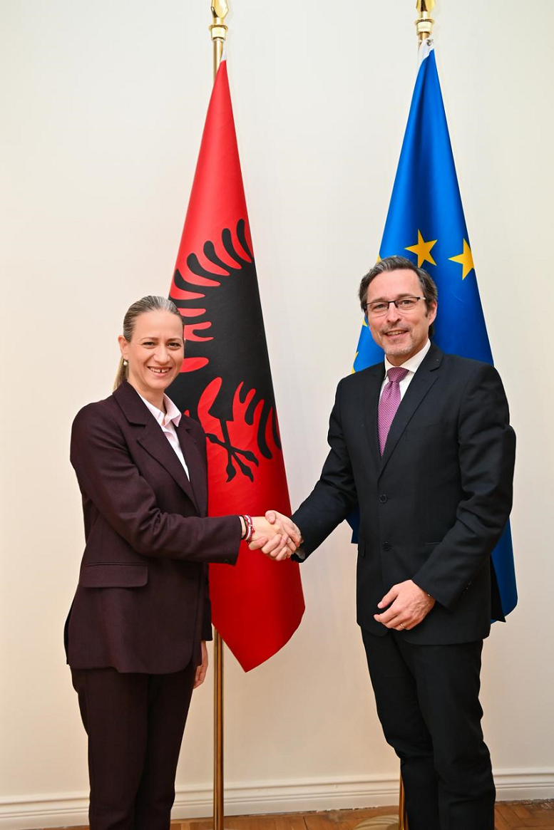 Albania: amb. Alberti con Ministro Rapporti con Parlamento, Ismaili - foto: Ambasciata