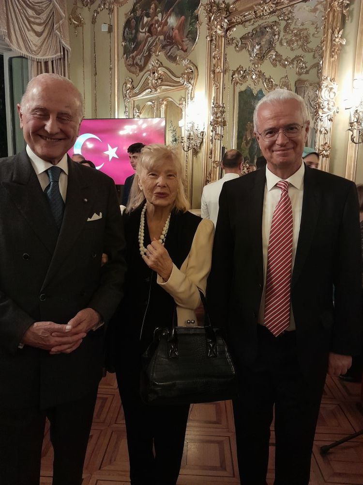 Da sx: amb. Girelli, prof. Bocci e l’amb. Gücük
