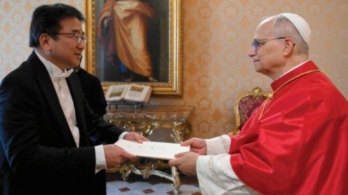 L'amb. Koji Abe con il Pontefice Papa Leone XIV - Foto: Osservatore Romano