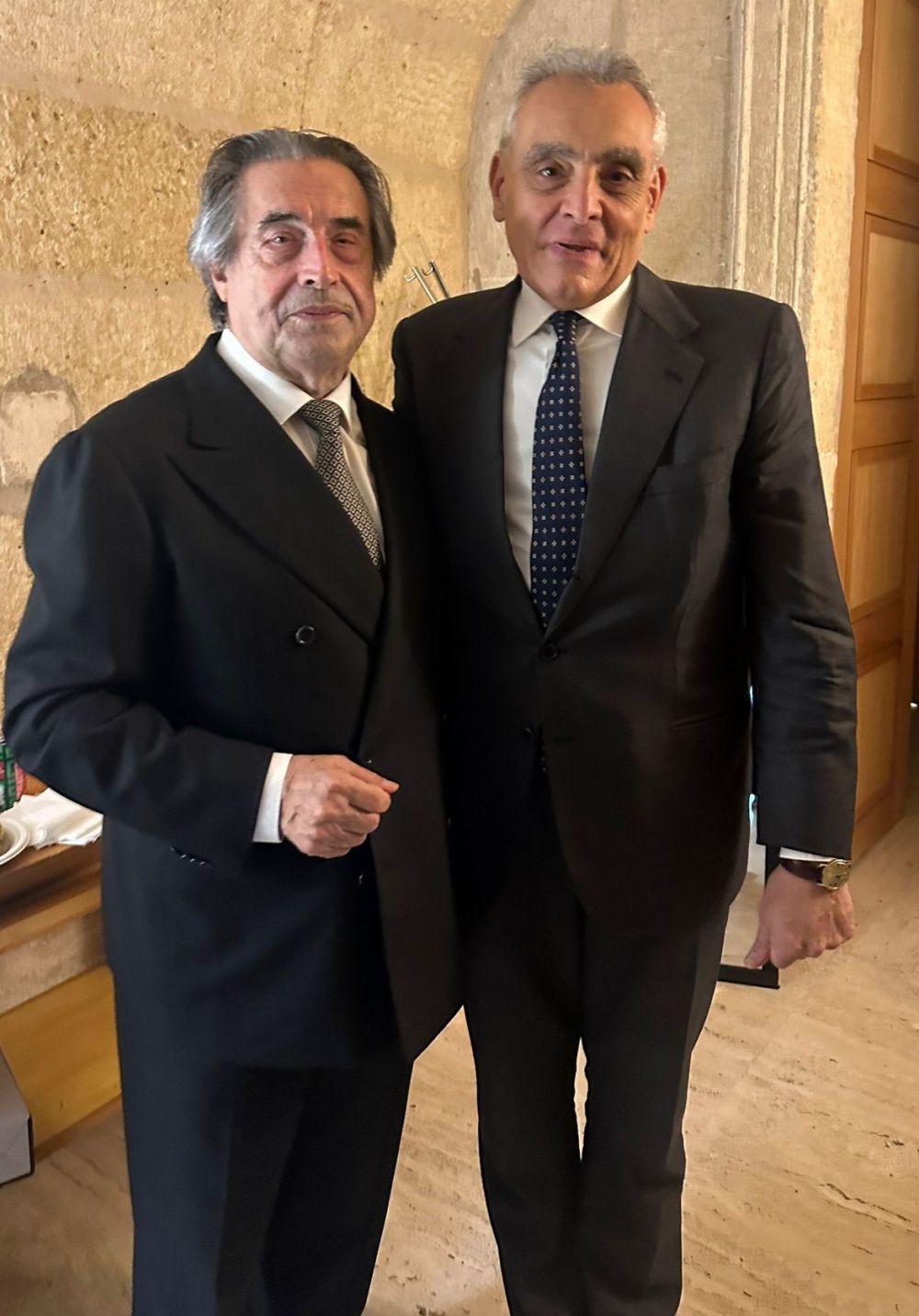 Amb. Buccino Grimaldi con il maestro Muti - foto: Ambasciata