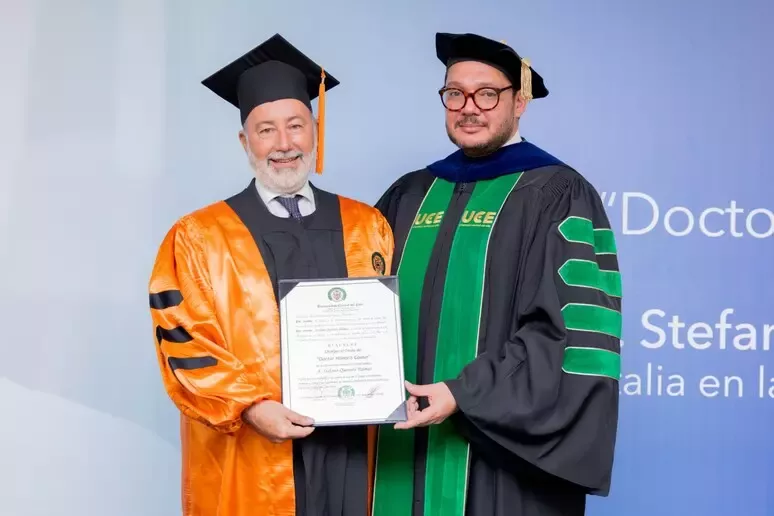 Ad amb. Queirolo Palmas titolo Dottore Honoris Causa dell'Universit&agrave; Centrale dell'Est UCE