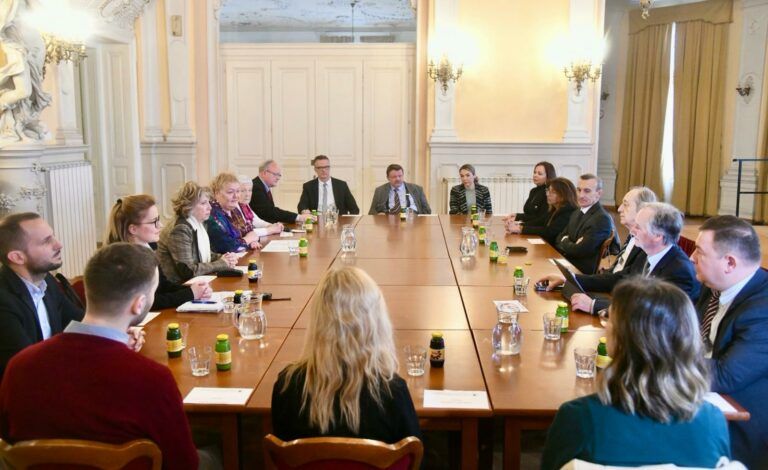 Amb Trichilo con Comunità degli Italia - Foto La Voce del Popolo