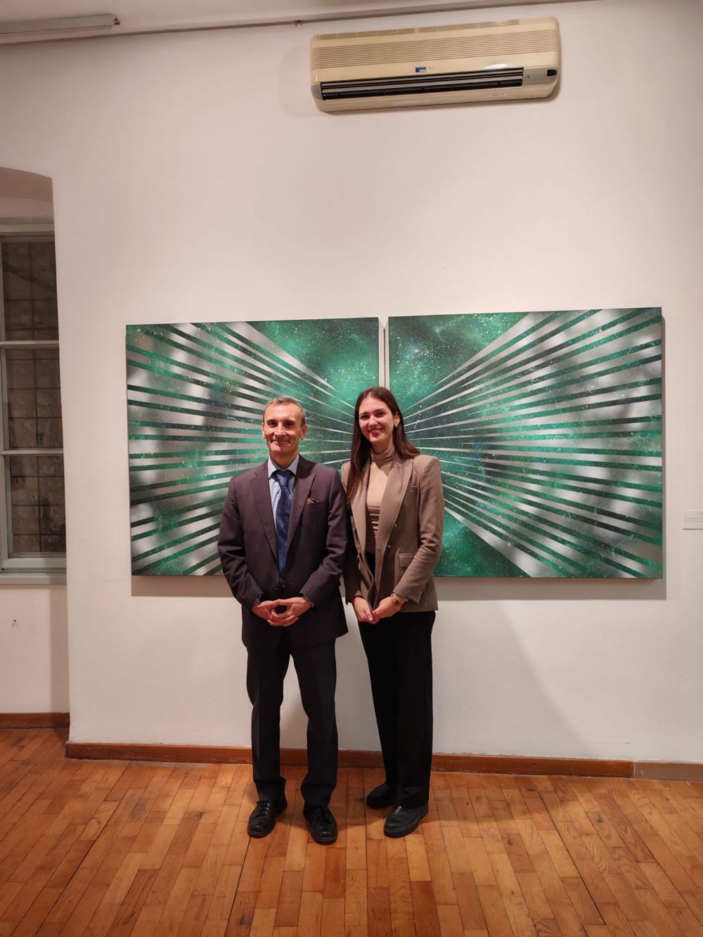 Amb. Trichilo con curatrice mostra Luci dell'Esistenza - foto: Ambasciata