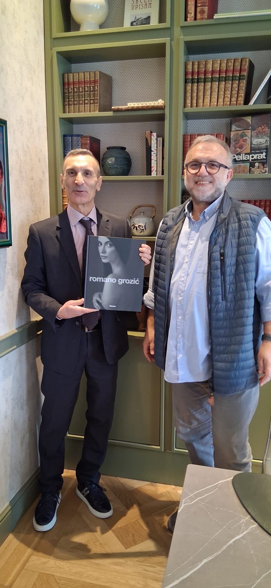 Amb. Trichilo con il fotografo Romano Grozić - foto: Ambasciata