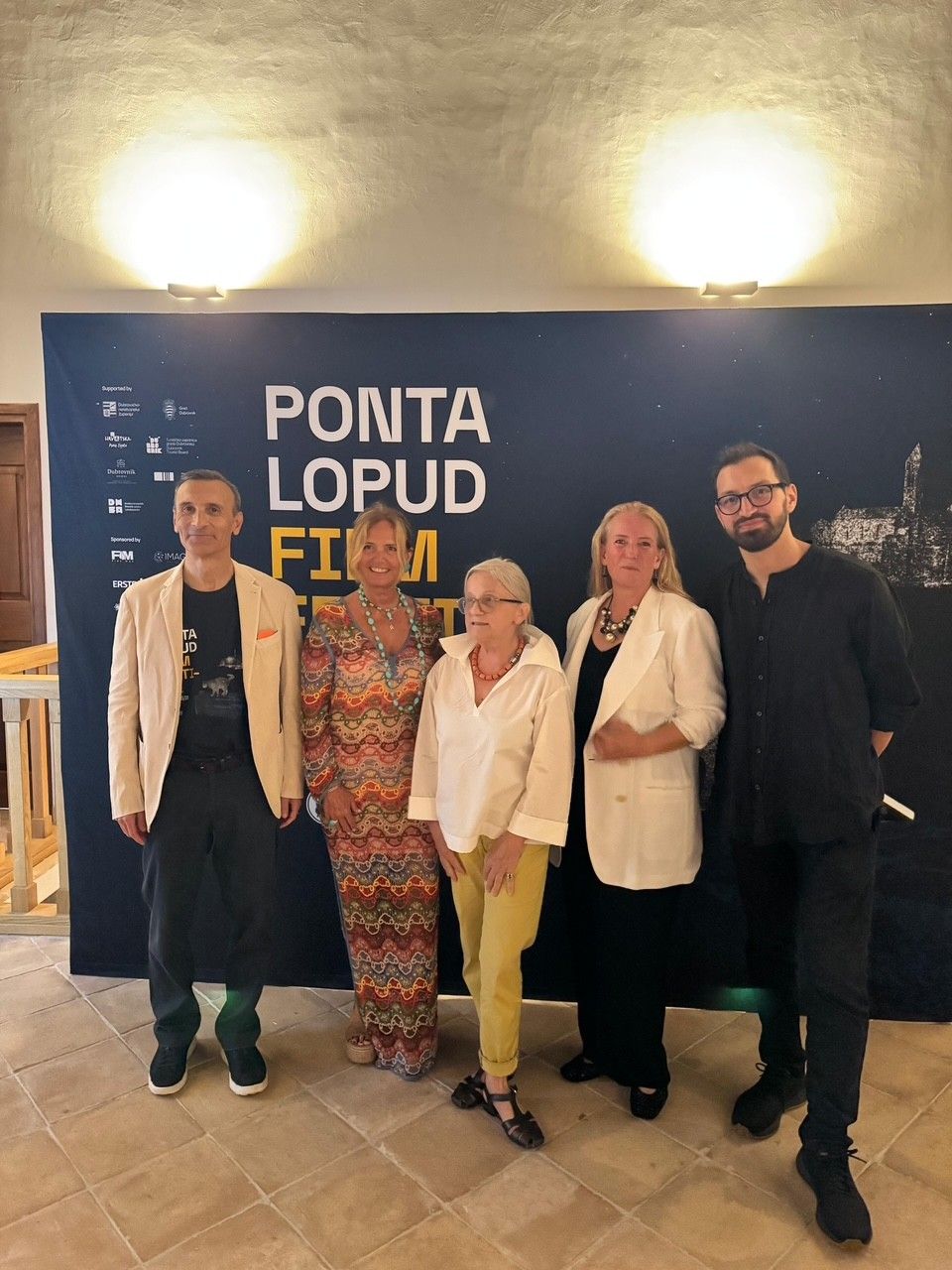 Amb Trichilo con gli artisti De Rosa e Chiusano e con gli organizzatori del Festival - foto: Ambasciata