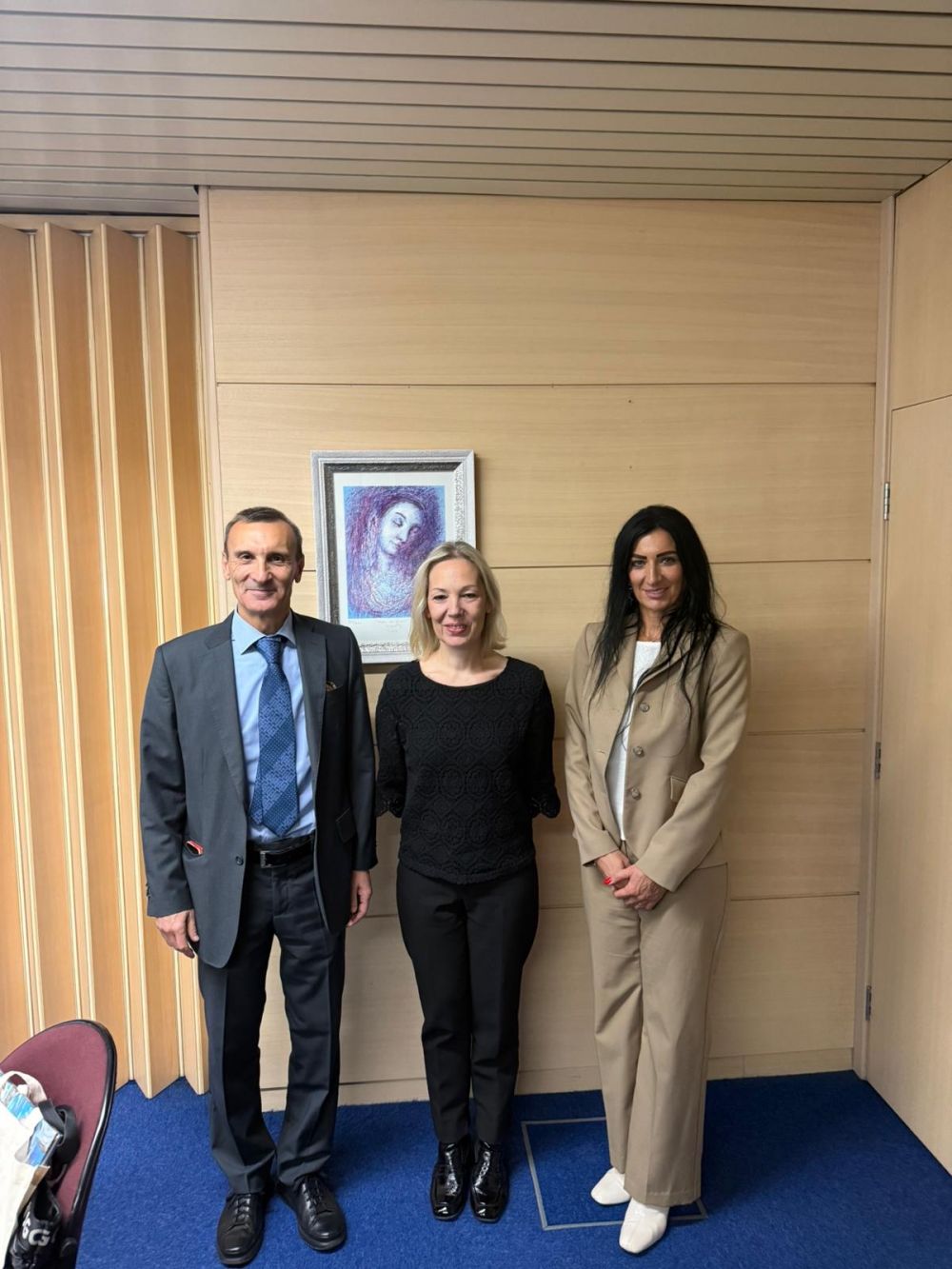 Amb. Trichilo con preside Facoltà di Filosofia e con direttrice Dipartimento di Italianistica - foto: Ambasciata