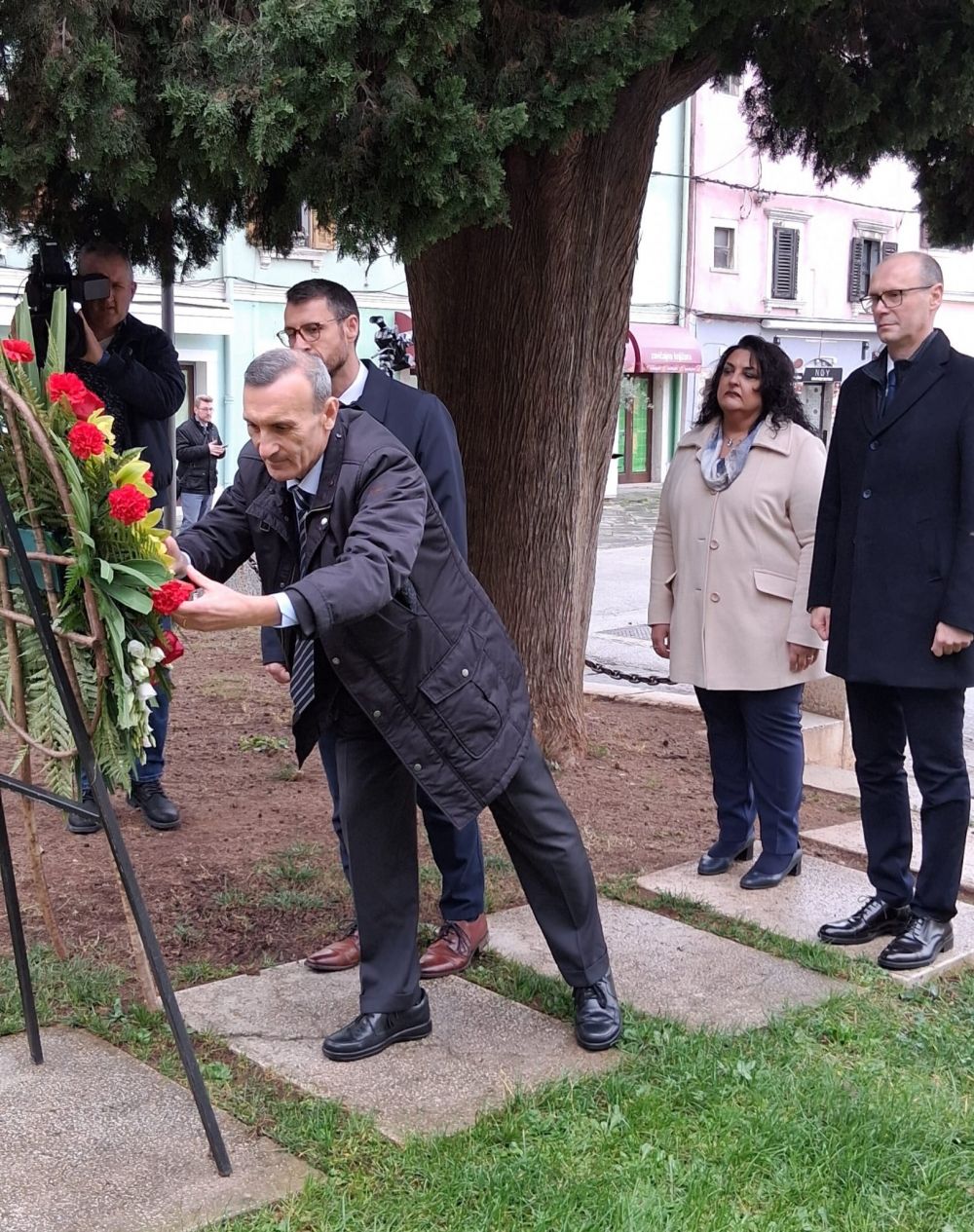 Amb. Trichilo depone corona in ricordo delle vittime della strage di Vergarolla - foto: Ambasciata