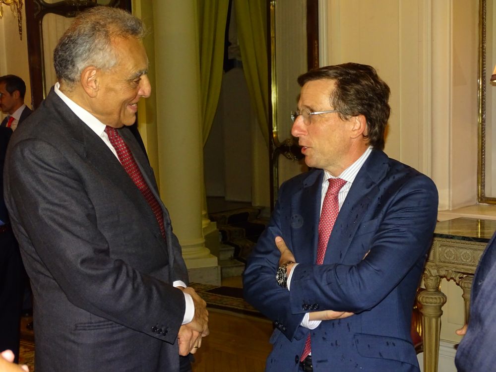 Ambasciatore Giuseppe Buccino Grimaldi e Sindaco Jos&eacute; Luis Mart&iacute;nez-Almeida - foto: Ambasciata