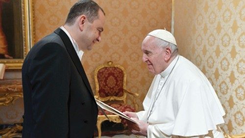 Amb. Adam Mariusz Kwiatkowski e Papa Francesco