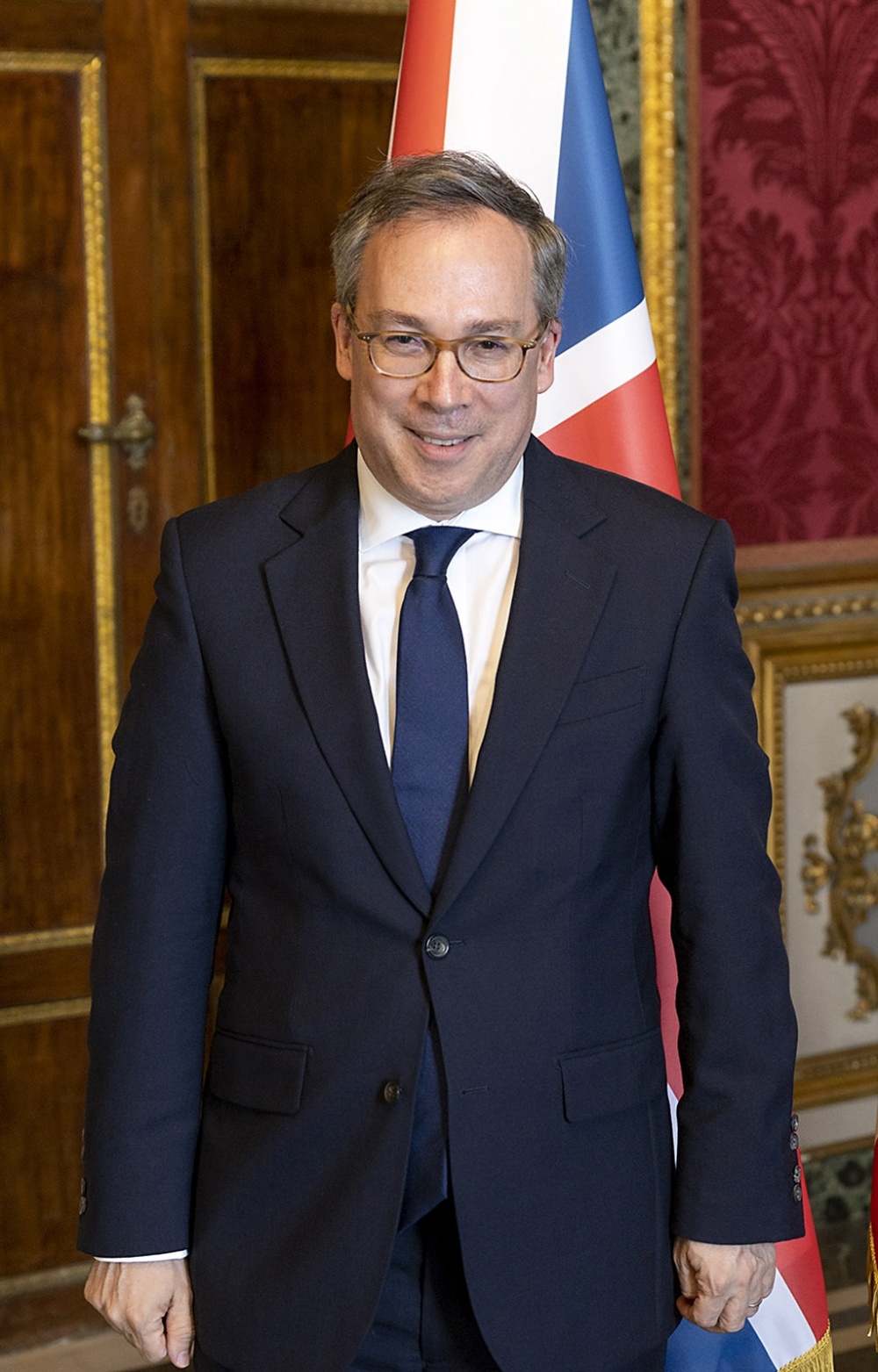 Amb sir Edward Llewellyn