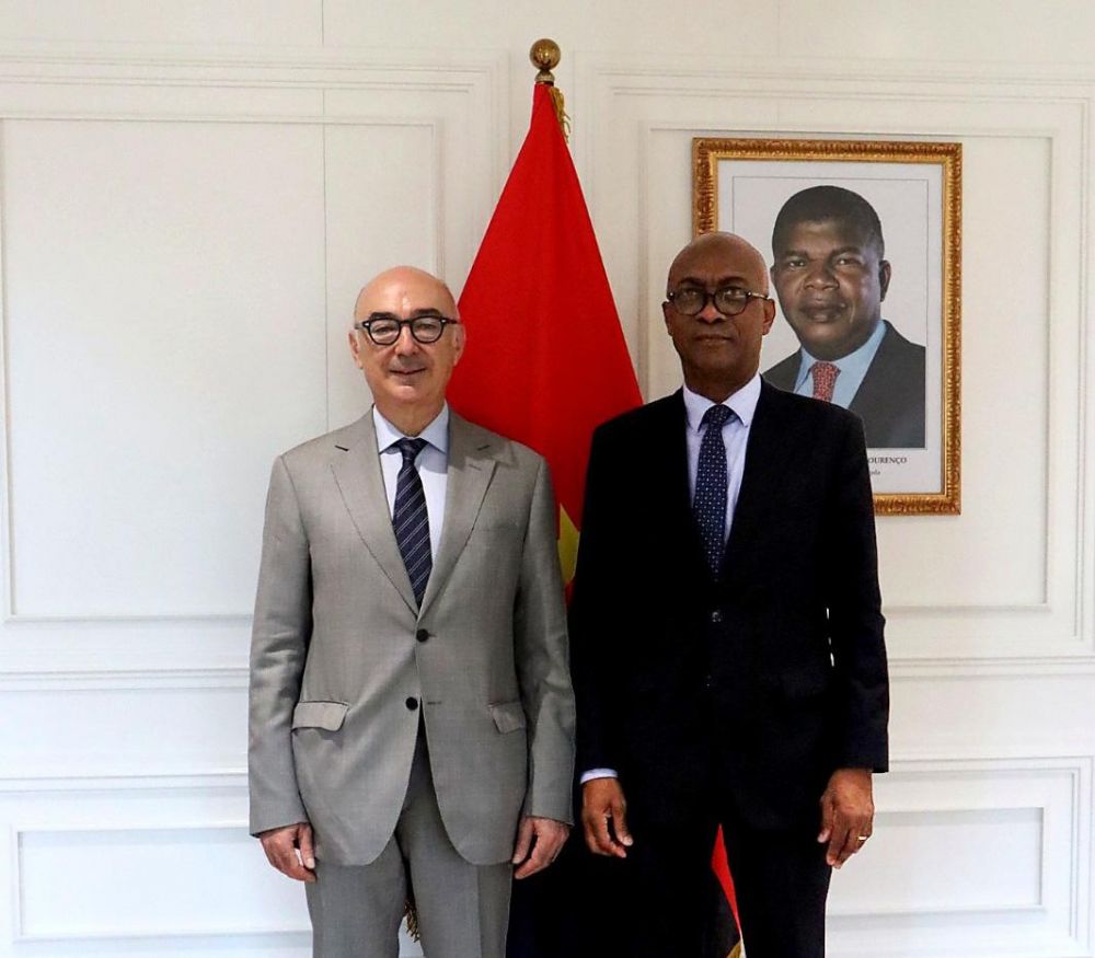 Amb. Ricci con il ministro della Pianificazione, Victor Hugo Guilherme