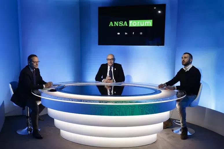 Da sx: direttore dell'ANSA Luigi Contu, l'amb. Mario Vattani, il giornalista Francesco Betrò