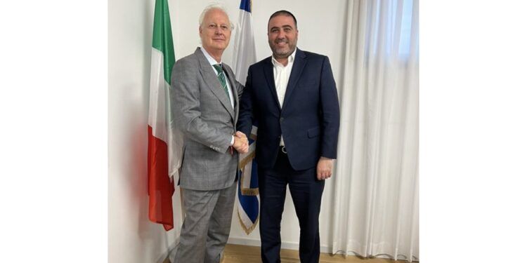 Amb. Sergio Barbanti e il ministro degli Interni israeliano, Moshe Arbel (foto ANSA)