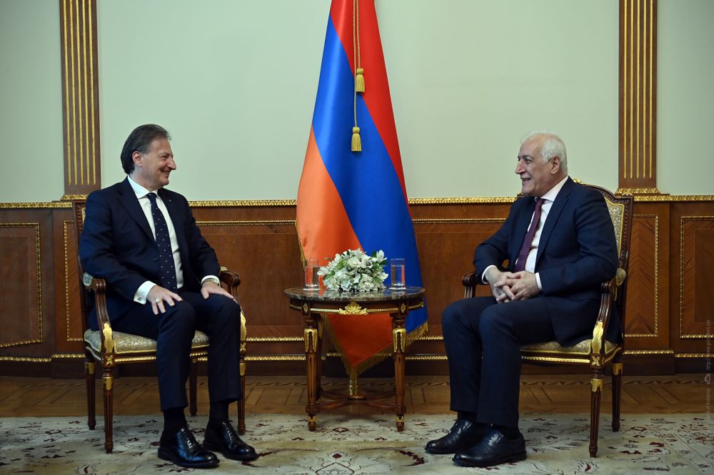 Amb. Alessandro Ferranti ricevuto da presidente Repubblica d&rsquo;Armenia, Khachaturyan - foto: Ambasciata