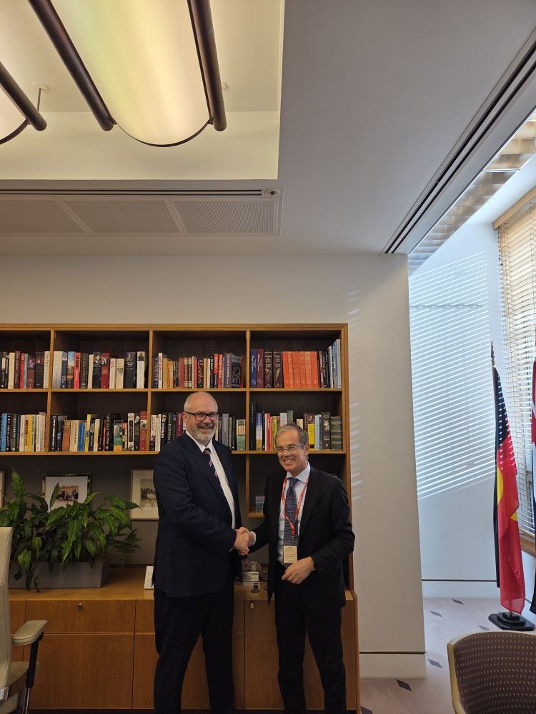 Amb. Nicola Lener e il ministro Industria, Innovazione e Scienza australiano, Tim Ayres - foto: Ambasciata
