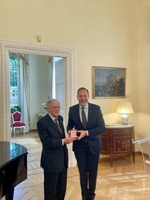 Austria: amb. Rendi, decorazione d'onore a min. pl. Vittorio Tedeschi- foto: Ambasciata