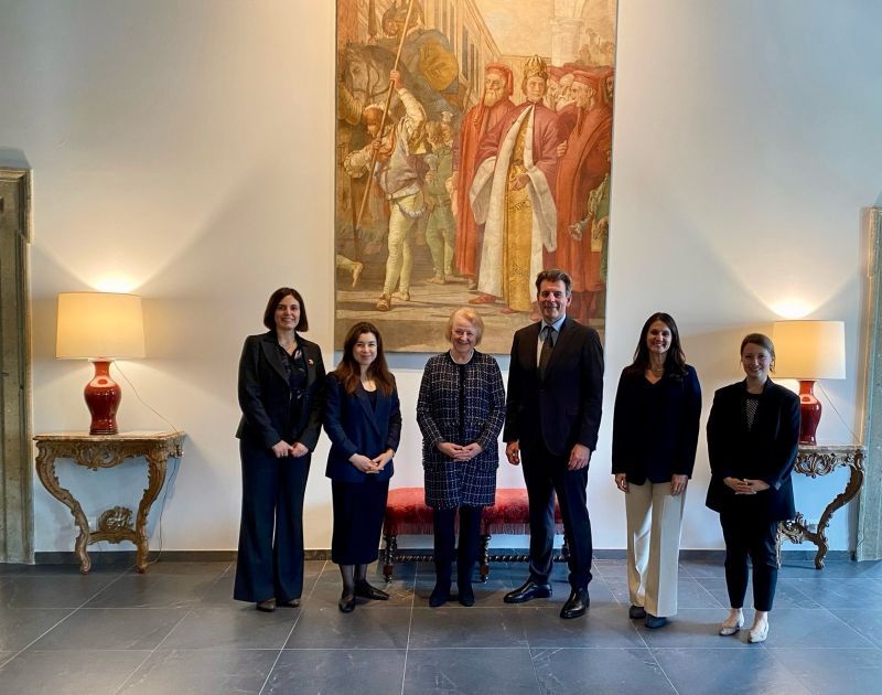 Amb. Balzaretti con Jan Beagle, direttrice generale di IDLO - foto: Ambasciata