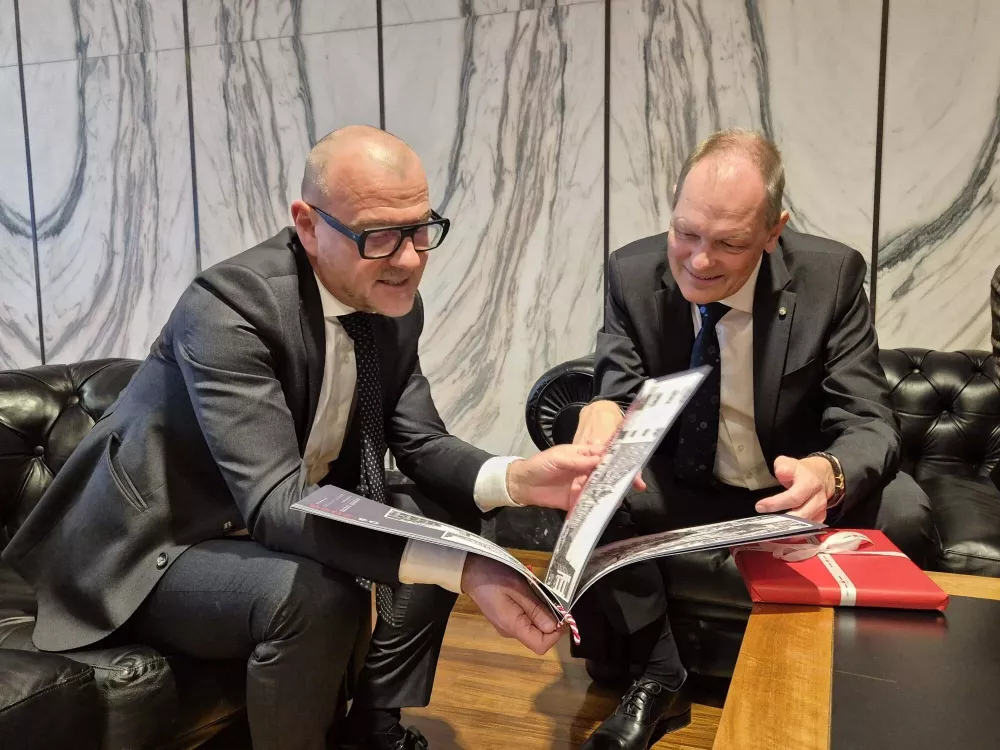 Germania: amb. Bagger ricevuto dal sindaco di Bolzano, Corrarati