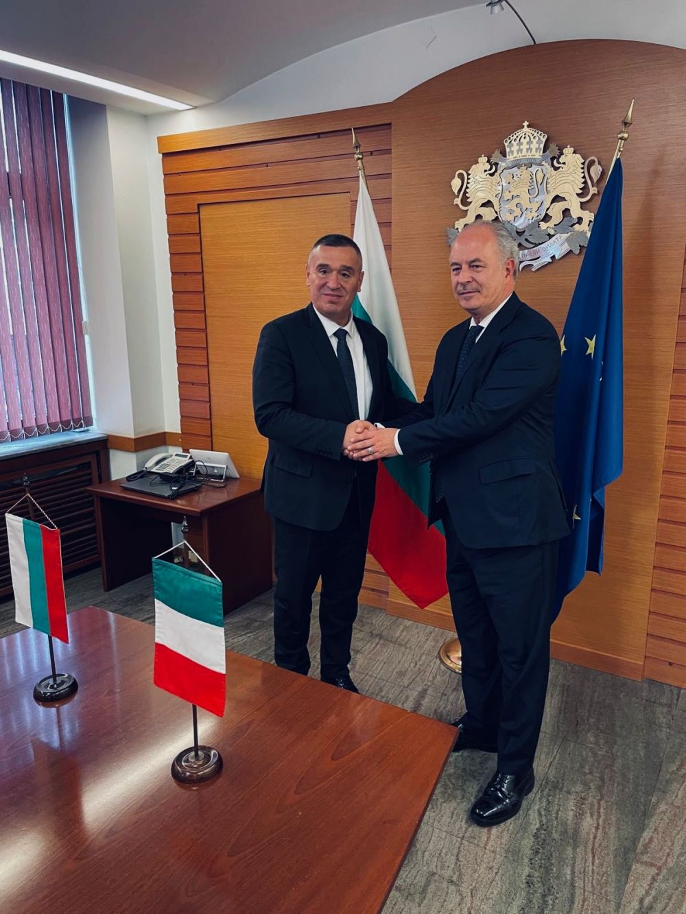 Amb. Marcello Apicella con ministro dell’Agricoltura, Tahov - foto: Ambasciata