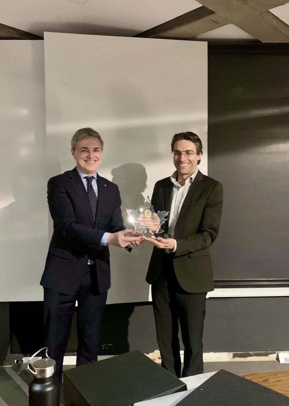 Amb. Cattaneo consegna 