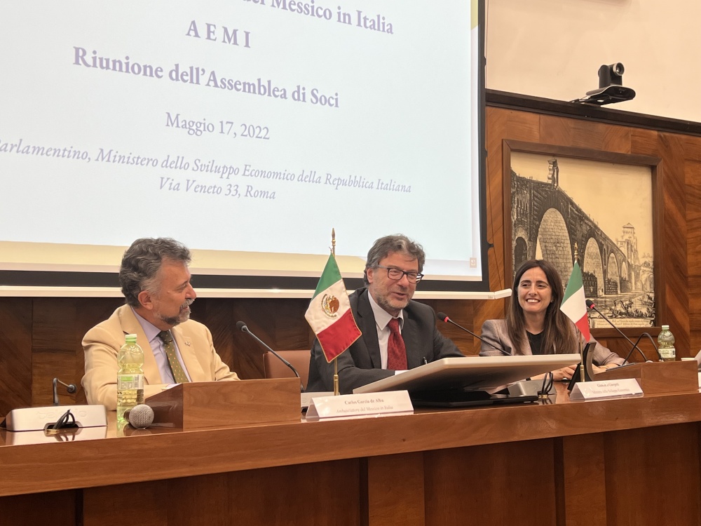 Amb. Carlos Garcia de Alba, il ministro Giancarlo Giorgetti e la presidente Letizia Magaldi