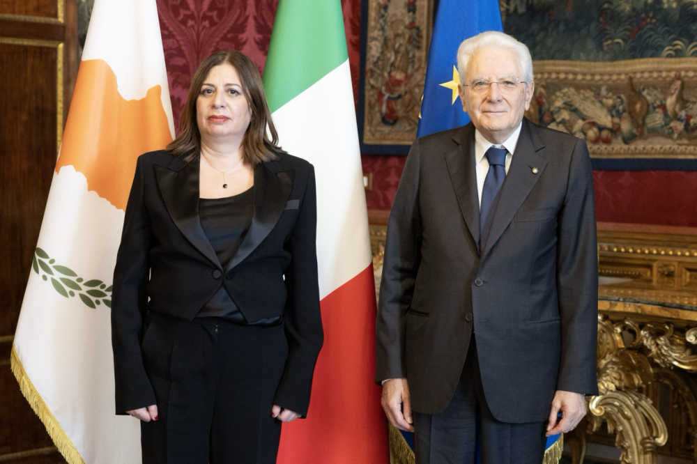 Il presidente Sergio Mattarella con Christina Rafti, ambasciatore della Repubblica di Cipro - foto: Quirinale