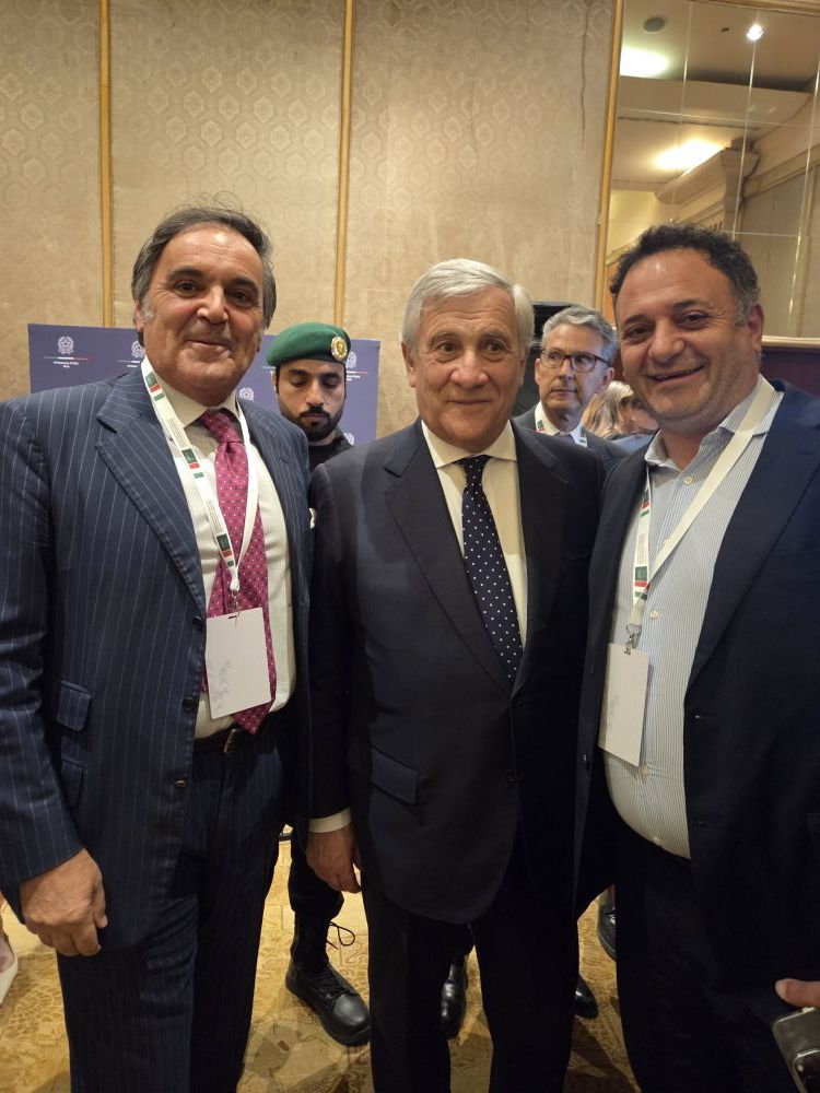 La delegazione CNA con il ministro Tajani - foto: CNA