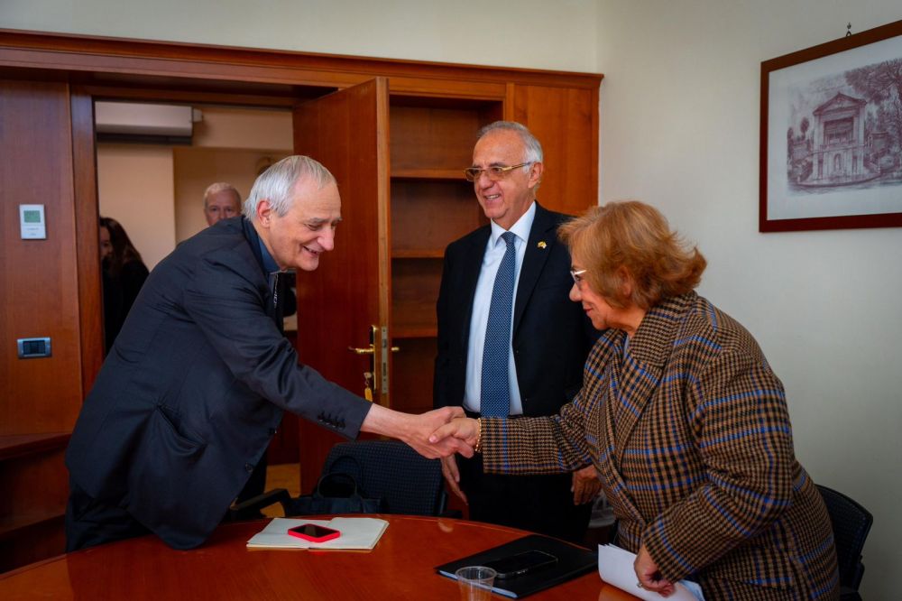 Ministro degli Esteri della Colombia, Rosa Yolanda Villavicencio, con il card. Matteo Zuppi - foto: Ambasciata di Colombia