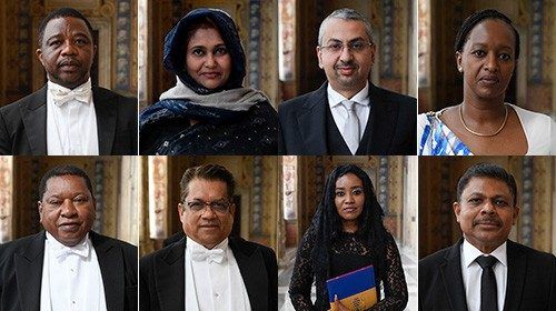 Gli otto ambasciatori accreditati - foto: Osservatore Romano
