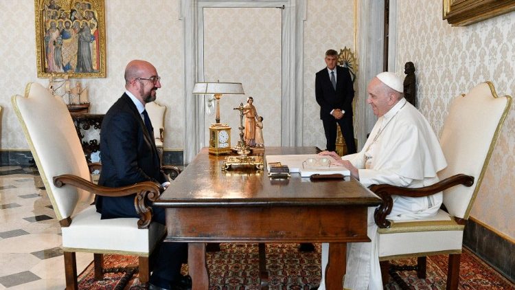 Il Papa e il presidente Consiglio Europeo, Charles Michel (Foto Vatican News)