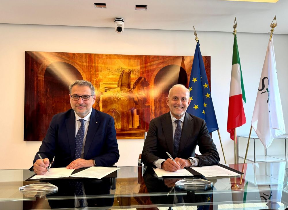 sx: Simone Gamberini, presidente Legacoop, e Michele Pignotti, amministratore delegato SACE - foto: Sace