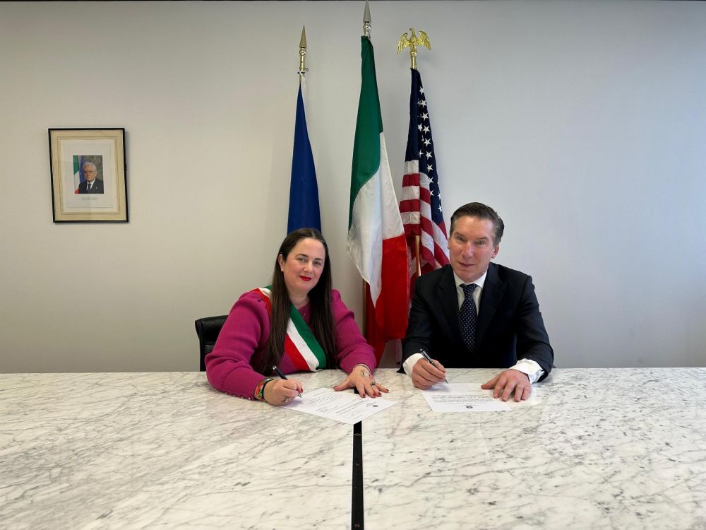 Console italiana Allegra Baistrocchi con Christopher M. Caputo neo console onorario nel Tennessee